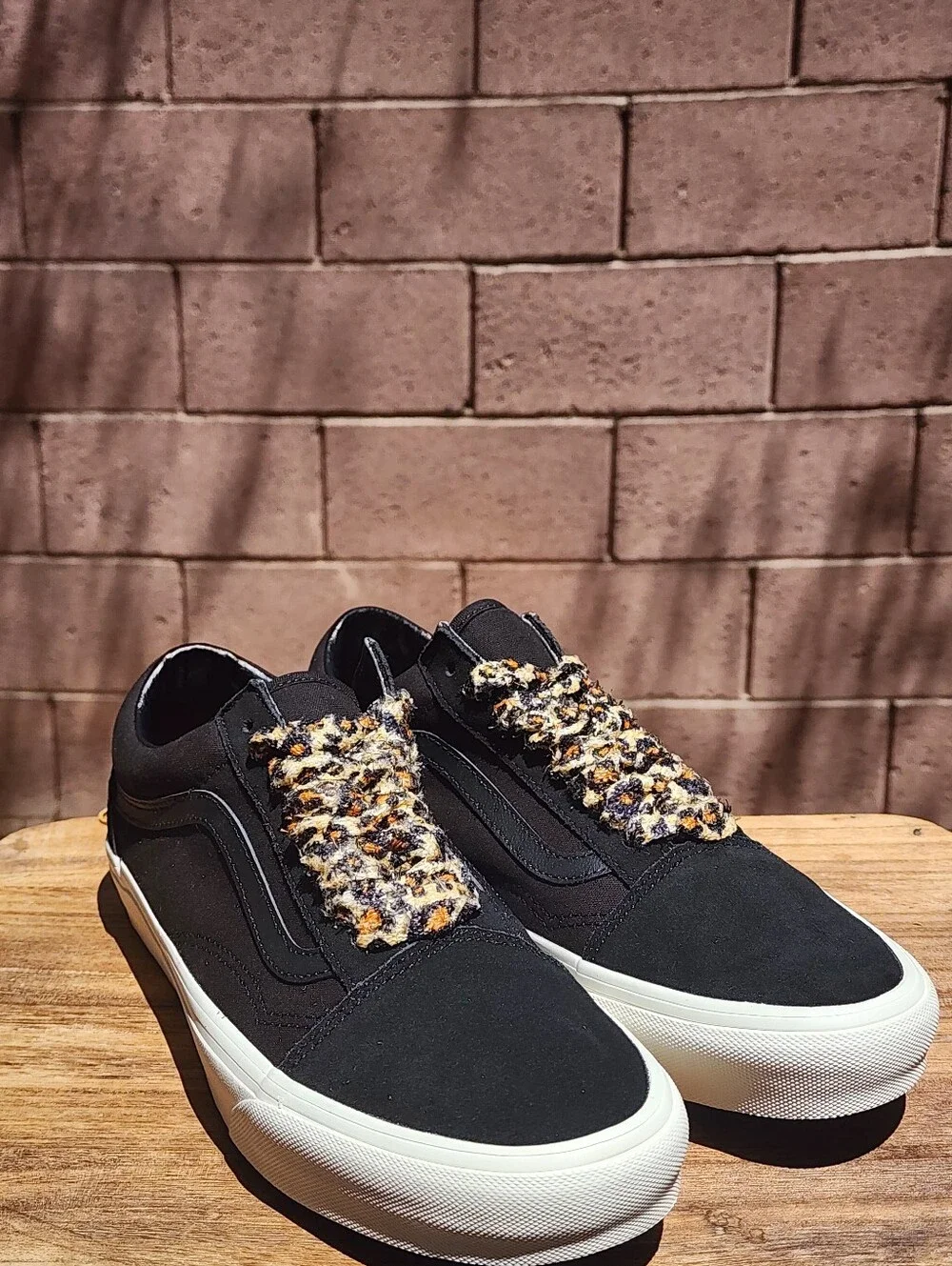 Vans Men's Black Old Skool Sneakers with Leopard Fur Laces Size 9.5